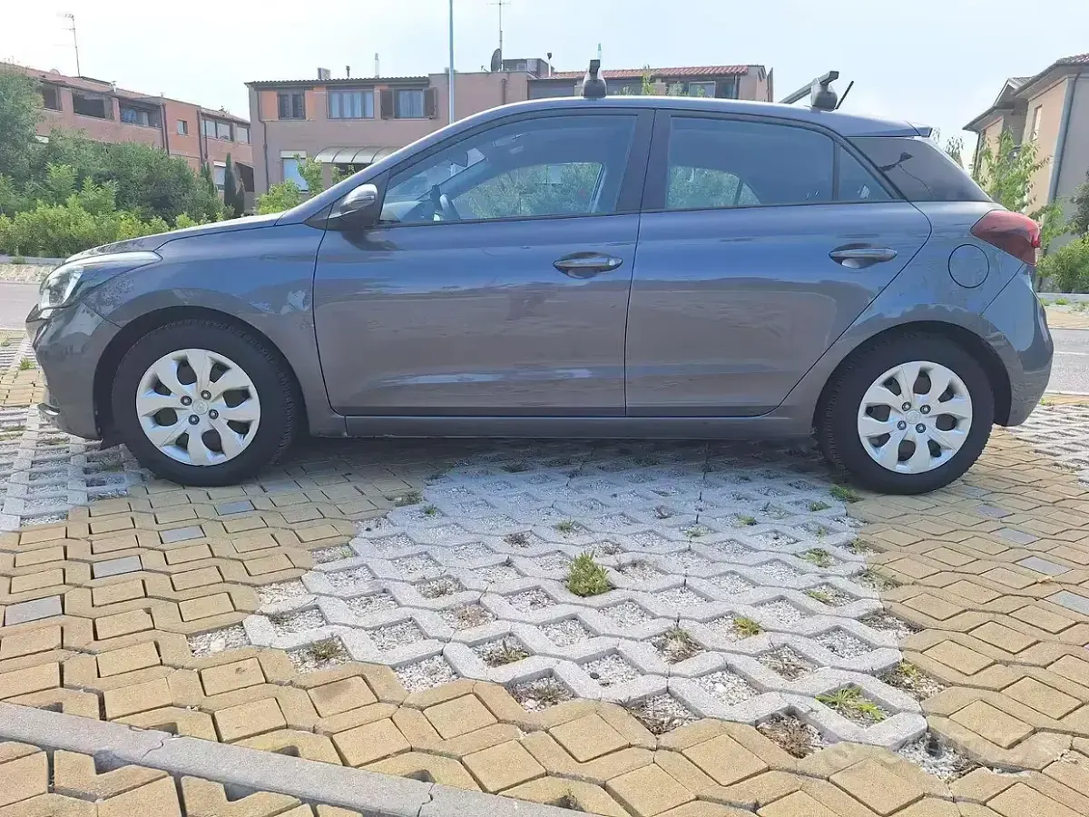 Usata Hyundai i20 75 CV (55 kW) 2020 Grigio Utilitaria