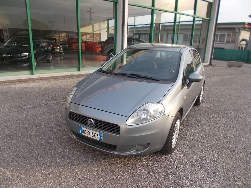 Usata Fiat Grande Punto Dynamic 77 CV (56 kW) 2006 Argento Utilitaria