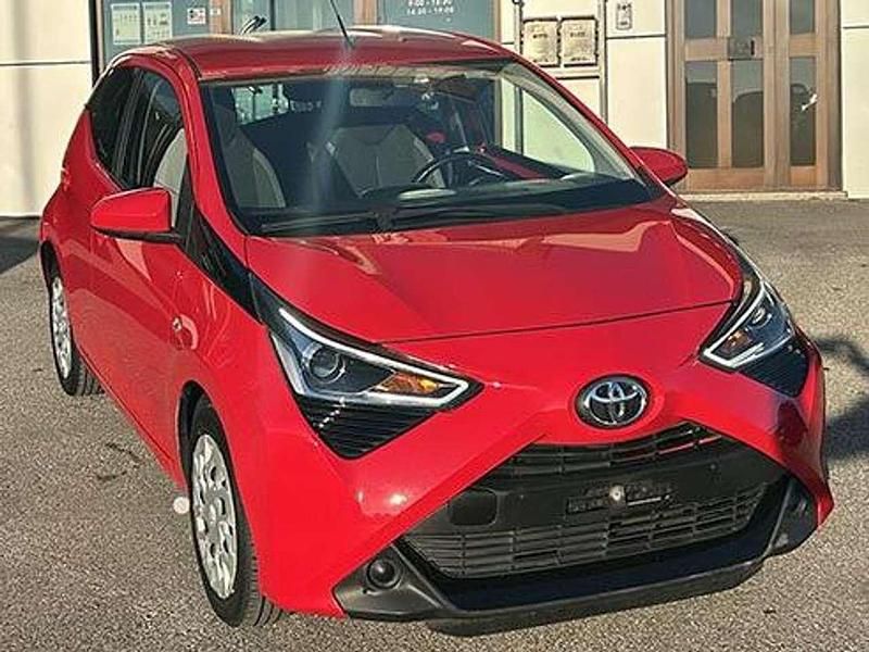 Usata Toyota Aygo X-play 72 CV (52 kW) 2021 Pastello Utilitaria