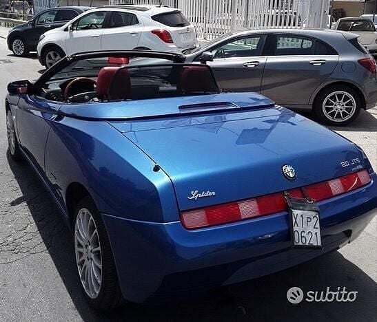 Second-hand Alfa Romeo Spider 165 CP (121 kW) 2004 Albastru Cabrio