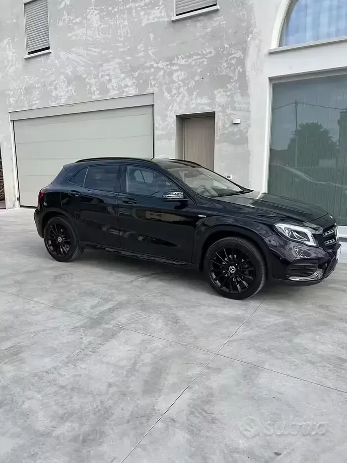 Usata Mercedes GLA220 136 CV (100 kW) 2019 Nero SUV