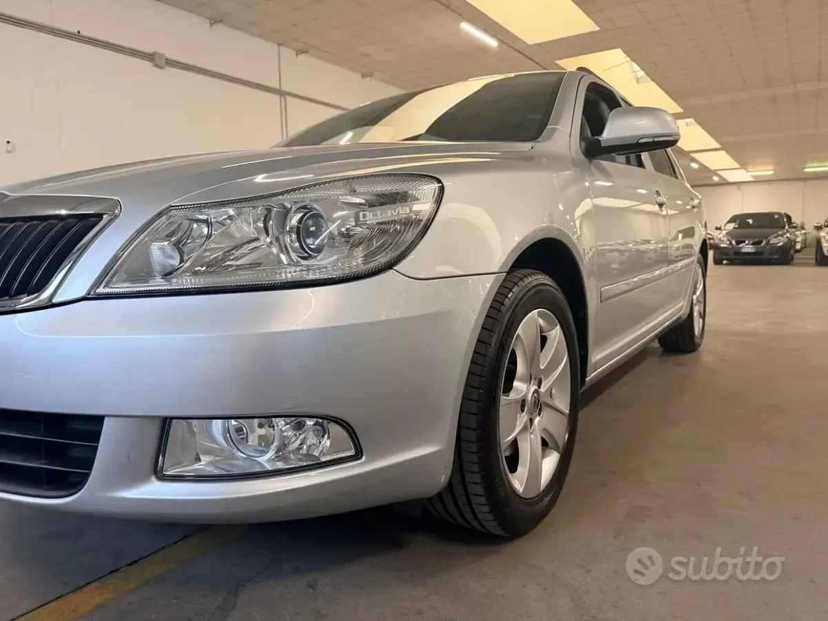 Usata Skoda Octavia Comfort 105 CV (77 kW) 2009 Grigio Station wagon