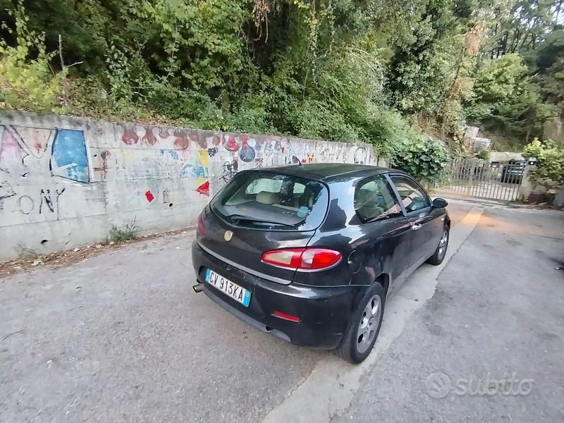 Usata Alfa Romeo 147 101 CV (74 kW) 2005 Utilitaria