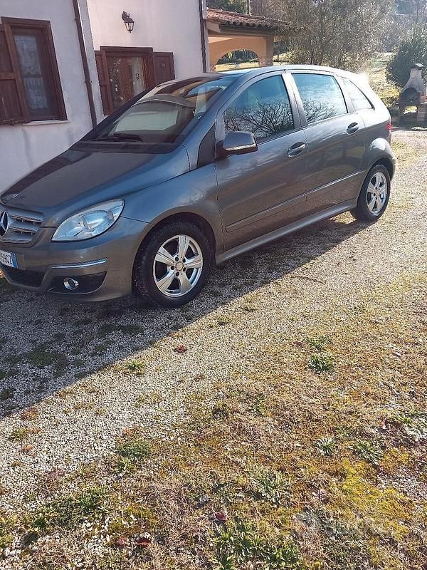 Occasion Mercedes B180 Executive 109 PK (80 kW) 2011 Grijs MPV