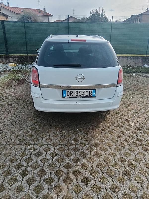 Usata Opel Astra 2008 Bianco Station wagon