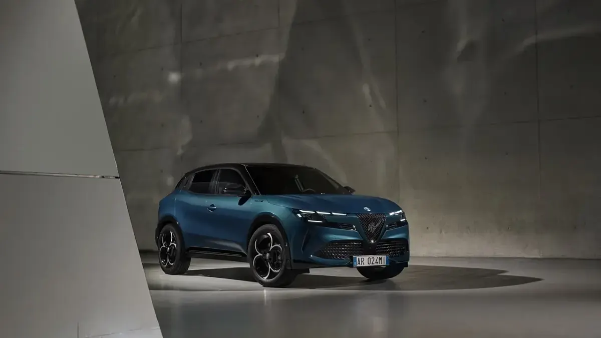 Nuova Alfa Romeo GT Junior 136 CV (100 kW) 2025 Bianco sempione SUV