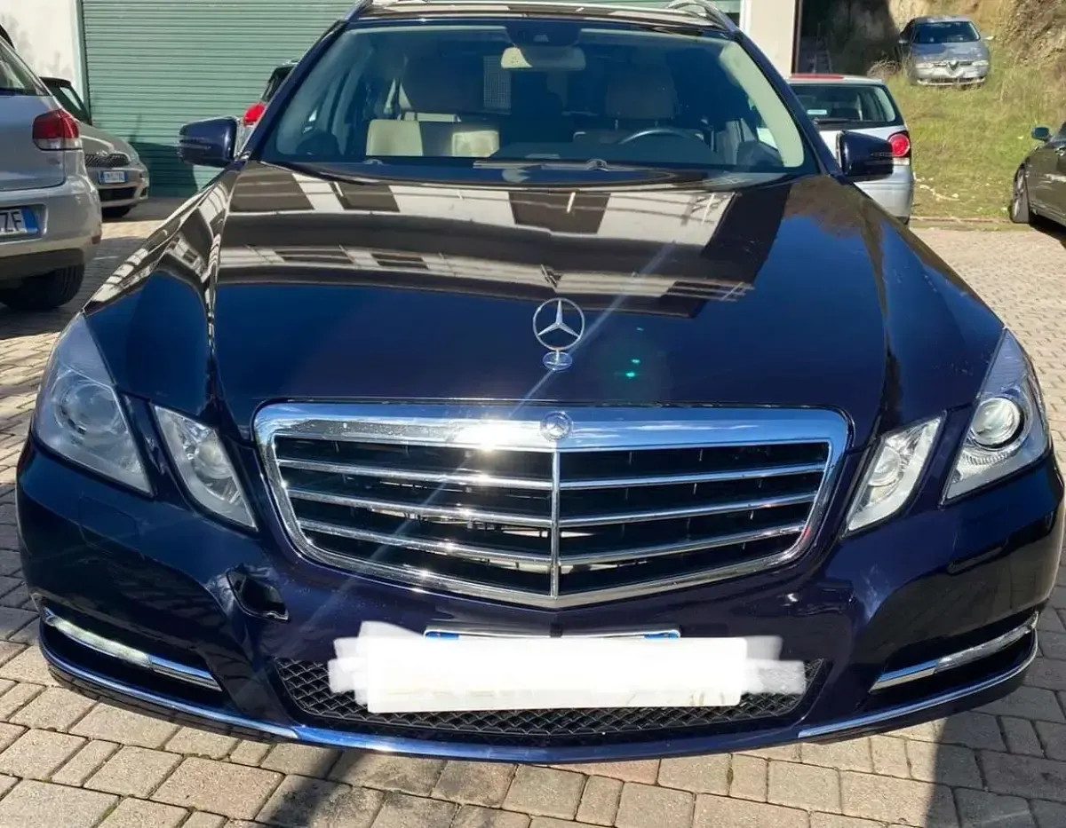 Usata Mercedes E350 Elegance 265 CV (194 kW) 2012 Blu/azzurro Station wagon
