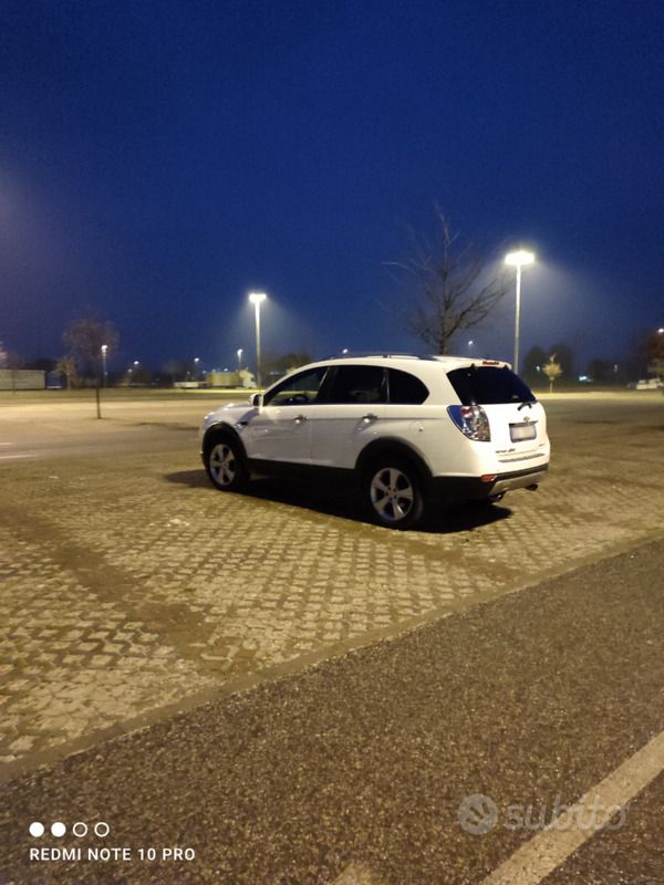 Bianco Usata 2012 Chevrolet Captiva SUV | 8300 € (Molto cara) - Immagine 1/4