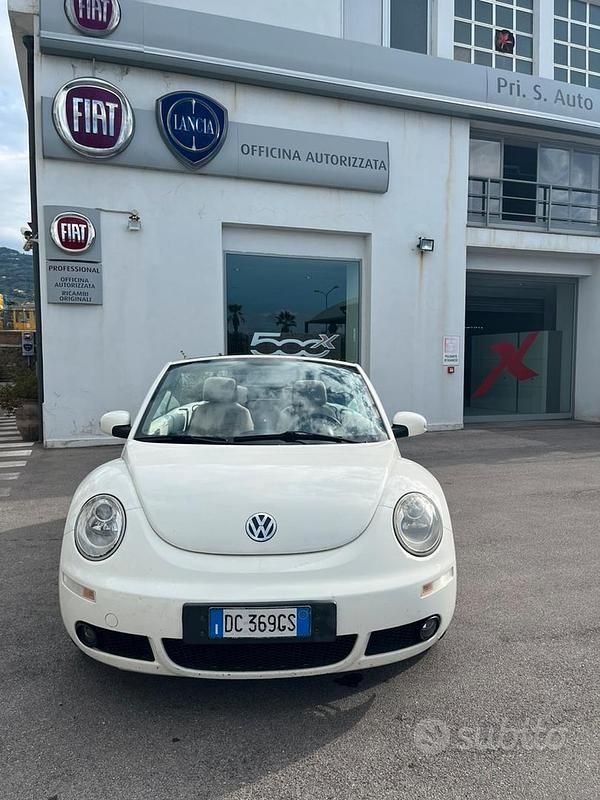 Usata VW New Beetle 105 CV (77 kW) 2004 Bianco Utilitaria