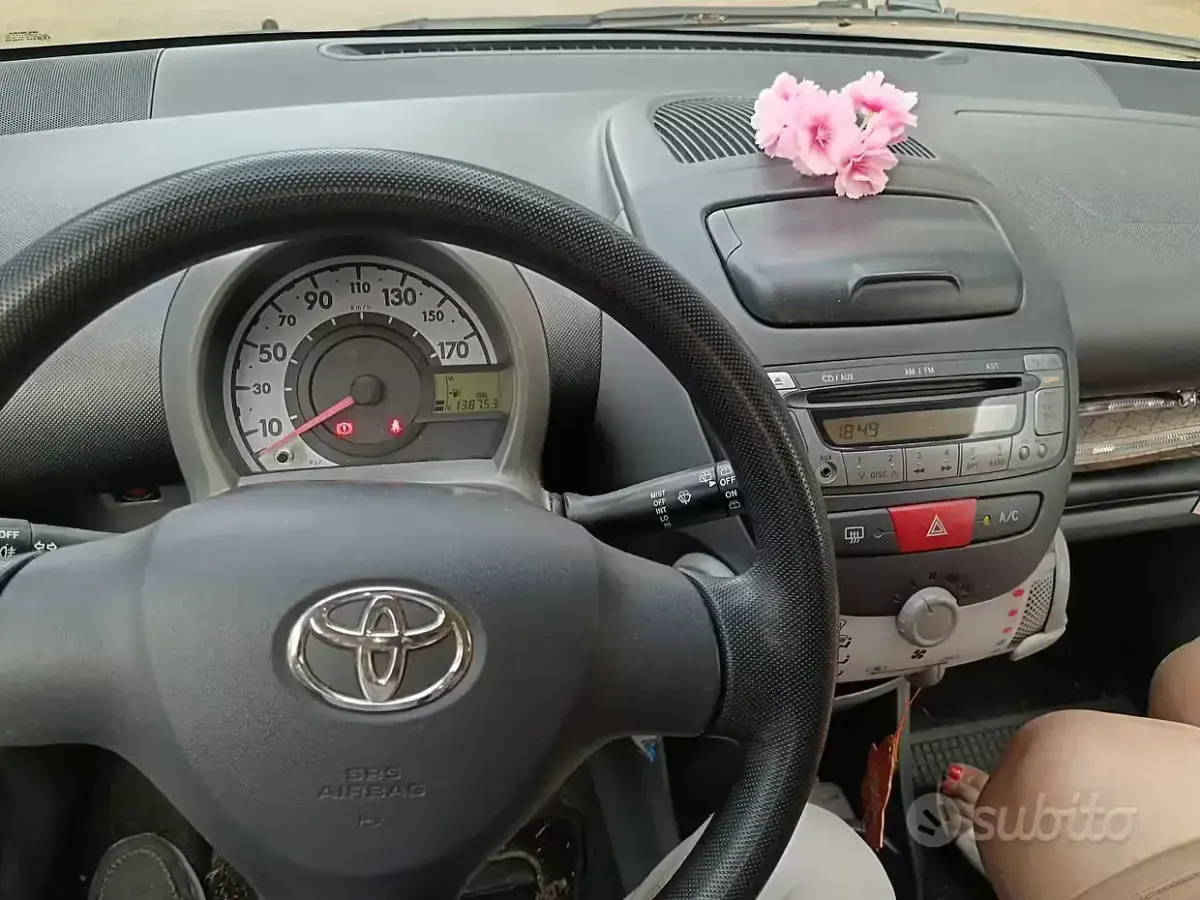 Usata Toyota Aygo Connect Style 68 CV (50 kW) 2012 Bianco Utilitaria