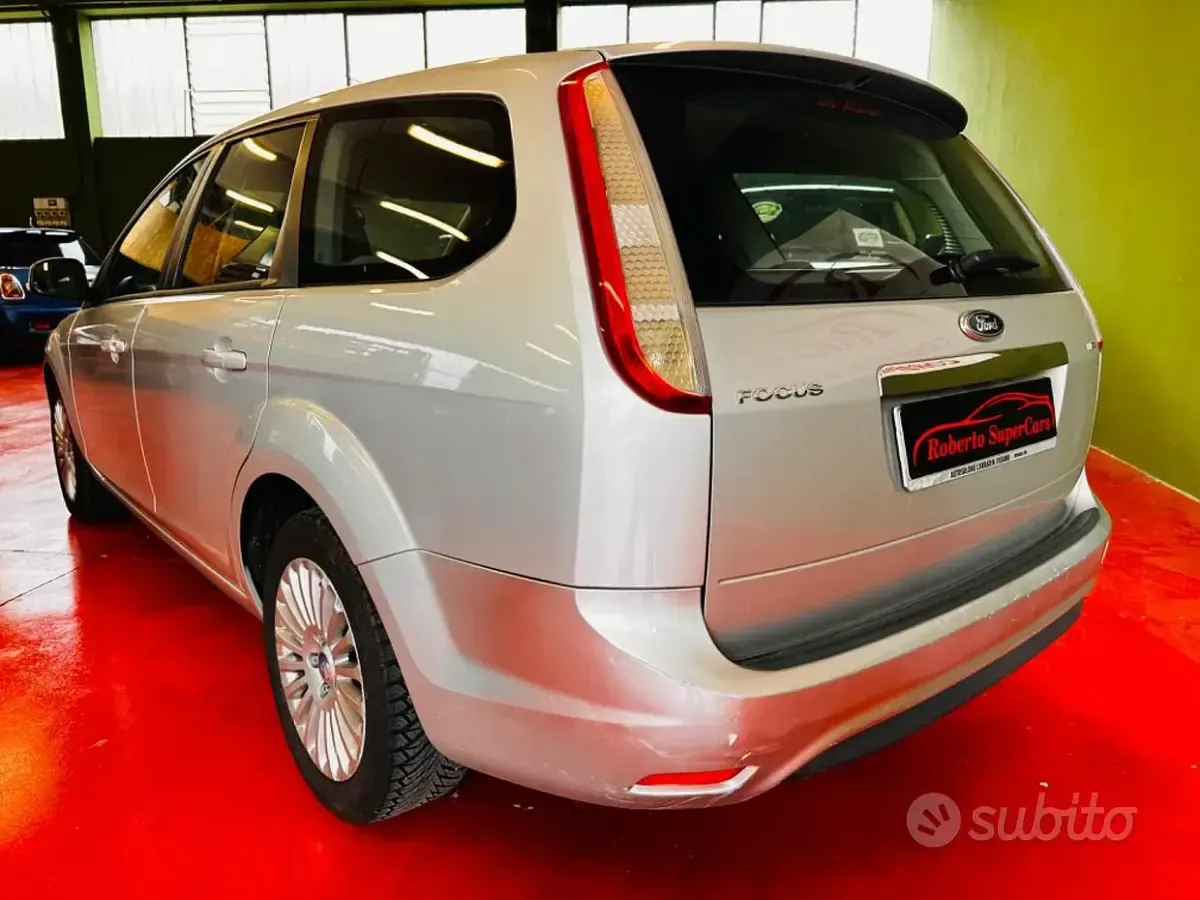 Brugt Ford Focus Titanium 109 HK (80 kW) 2010 Grå Stationcar