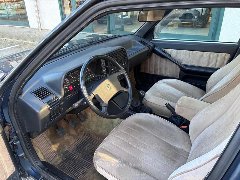 Usata Lancia Thema 166 CV (122 kW) 1987 Blu Berlina