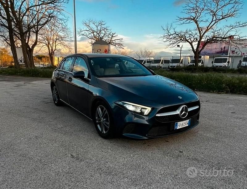 Usata Mercedes A180 2019 Blu Berlina