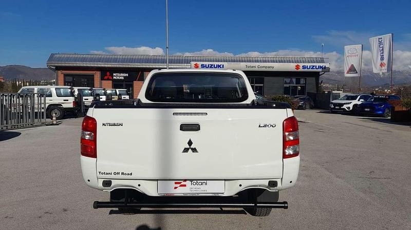 Usata Mitsubishi L200 Invite 154 CV (113 kW) 2015 Bianco Pick-up