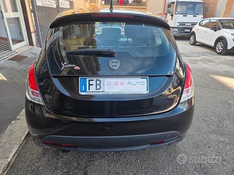 Usata Lancia Ypsilon 70 CV (51 kW) 2015 Nero Utilitaria