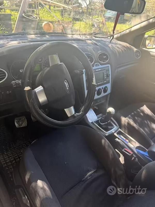 Usata Ford Focus 90 CV (66 kW) 2006 Grigio Berlina