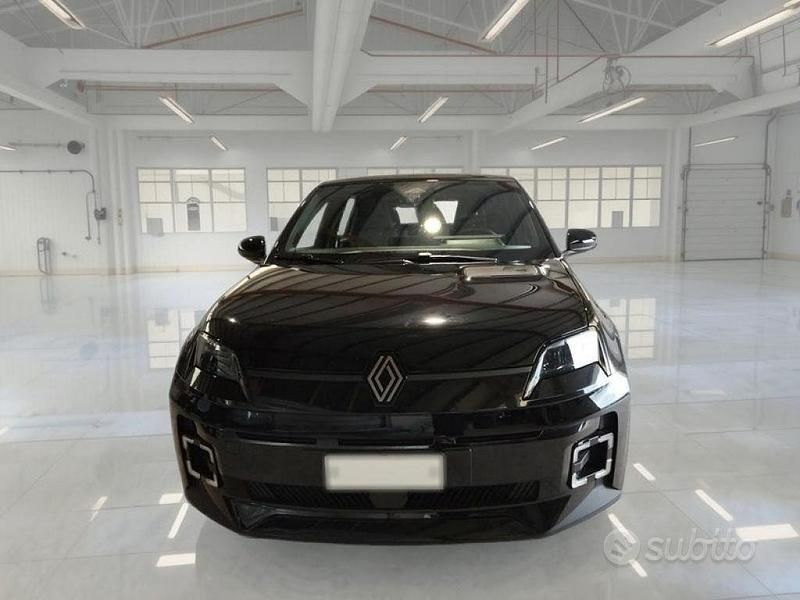 Usata Renault R5 Evolution 77 kW (106 CV) 2025 Nero Utilitaria