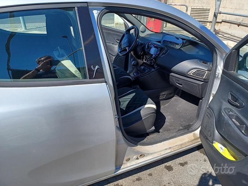 Usata Lancia Ypsilon 2016 Grigio Utilitaria