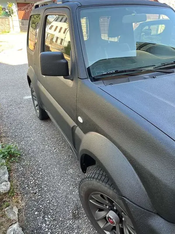 Usata Suzuki Jimny 86 CV (63 kW) 2015 Nero SUV