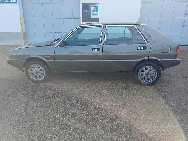 Usata Lancia Delta 78 CV (57 kW) 1986 Grigio Utilitaria