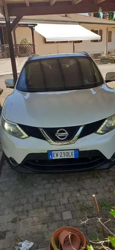 Usata Nissan Qashqai Tekna 110 CV (80 kW) 2014 Bianco SUV