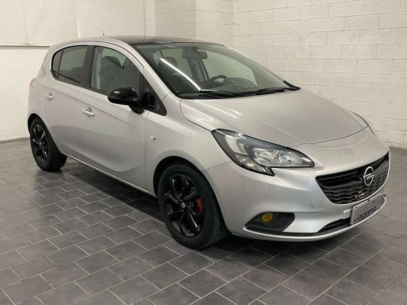 Grigio Usata 2017 Opel Corsa Tre volumi | 7950 € (Buon prezzo) - Immagine 1/4
