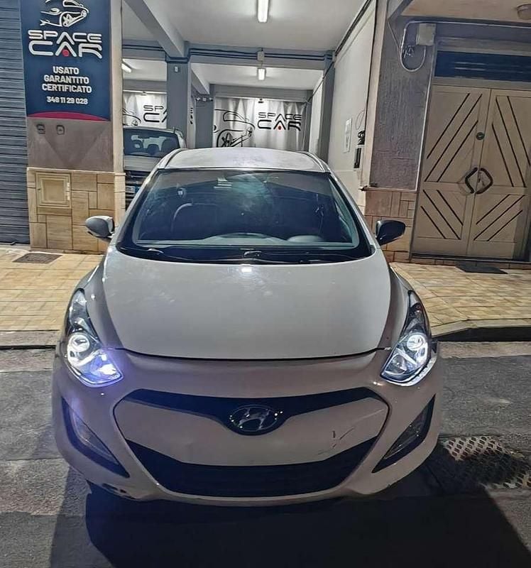 Usata Hyundai i30 Comfort 110 CV (80 kW) 2013 Bianco Station wagon