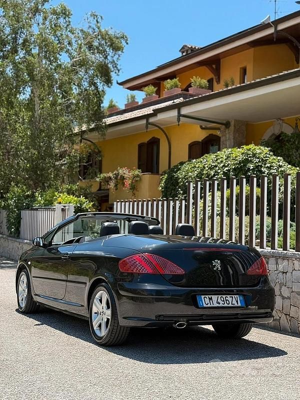 Usata Peugeot 307 CC 1190 CV (875 kW) 2006 Nero Cabrio
