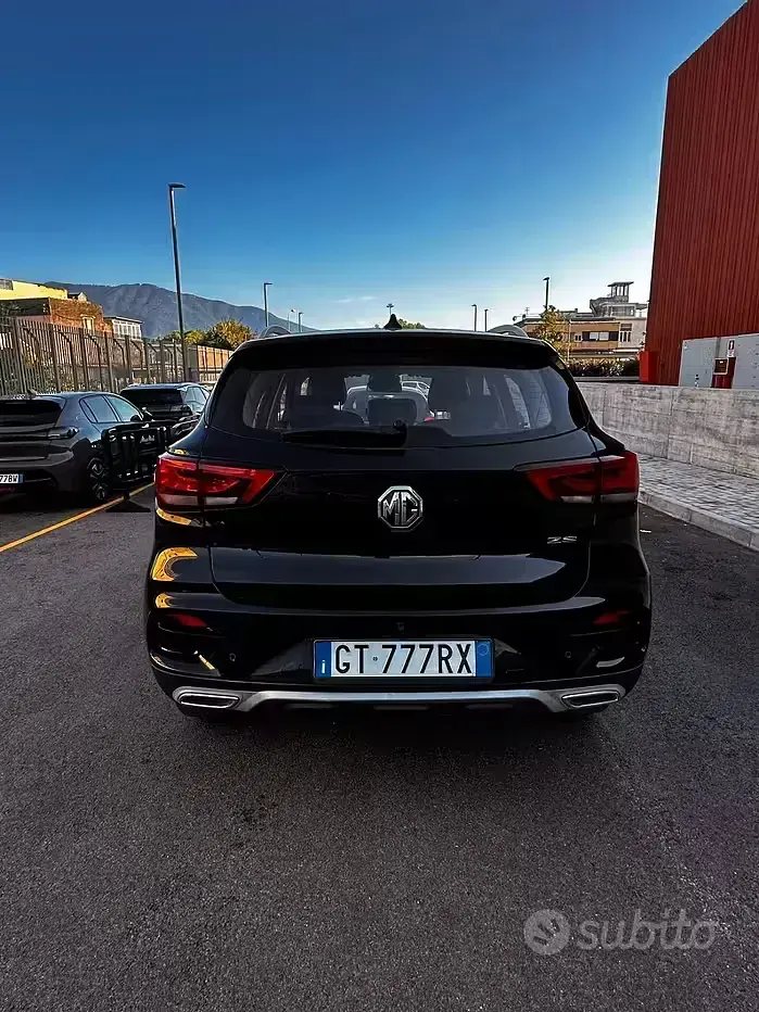 Usata MG ZS Luxury 106 CV (77 kW) 2024 Nero SUV