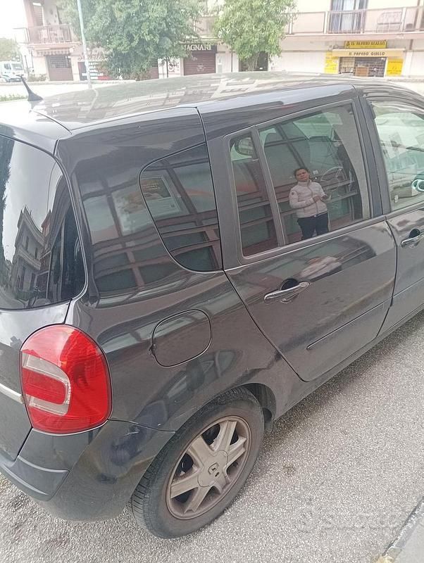 Usata Renault Modus 75 CV (55 kW) 2009 Nero Monovolume
