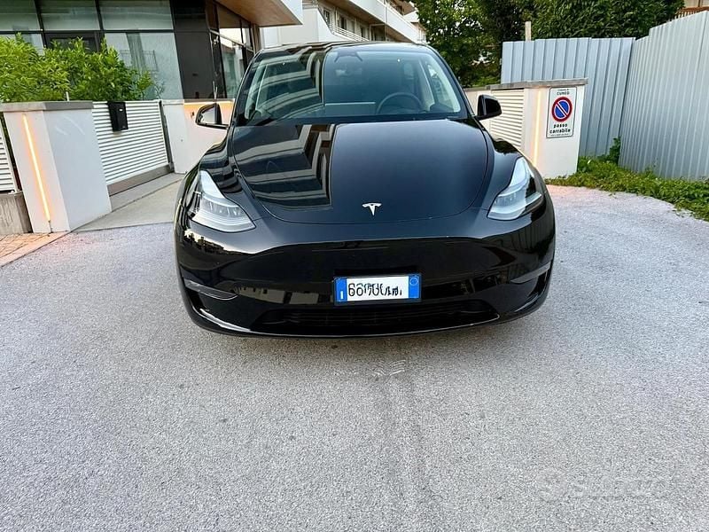 Usata Tesla Model Y Performance 392 kW (534 CV) 2024 Nero SUV