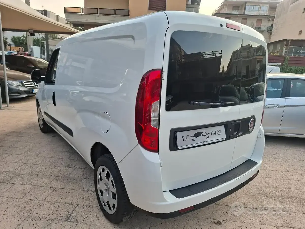 Usata Fiat Doblò 90 CV (66 kW) 2016 Bianco Monovolume