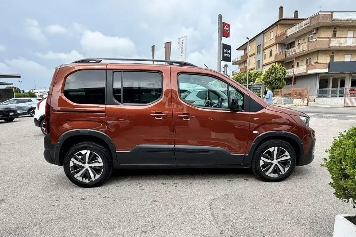 Usata Peugeot Rifter GT-line 131 CV (96 kW) 2021 Bronzo Monovolume