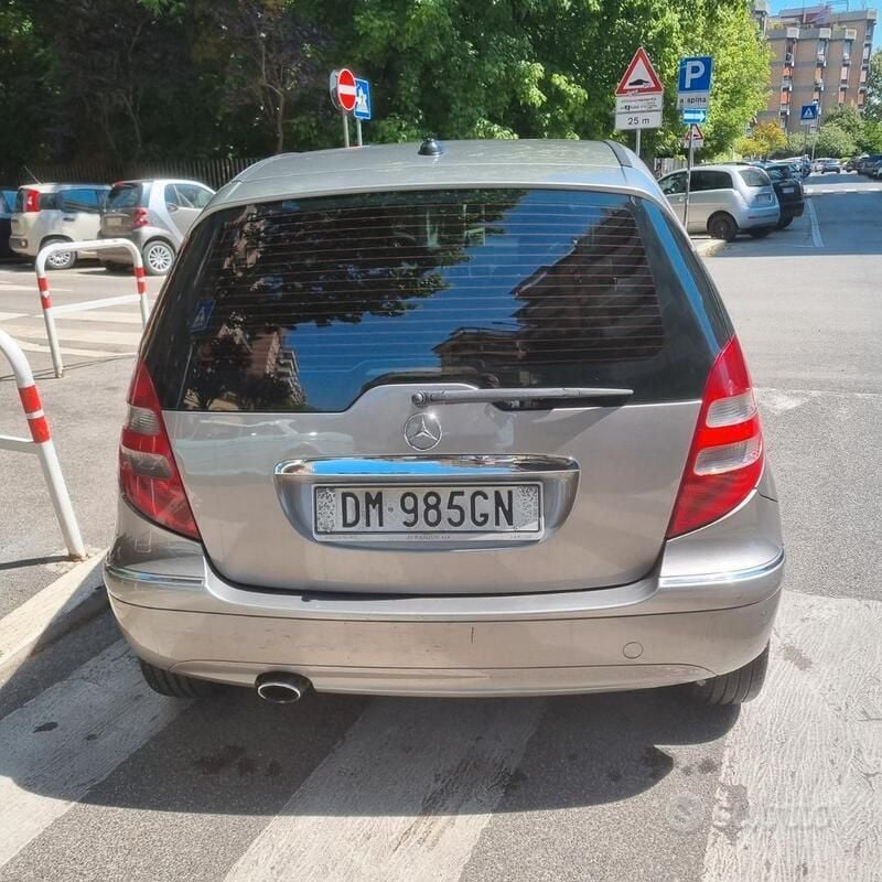 Usata Mercedes A200 116 CV (85 kW) 2008 Grigio Berlina