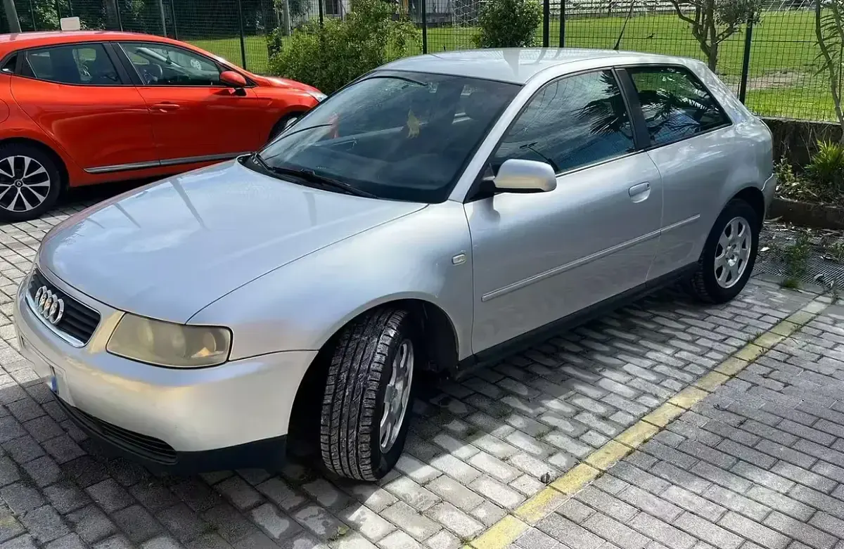 Usata Audi A3 102 CV (75 kW) 2001 Grigio Utilitaria