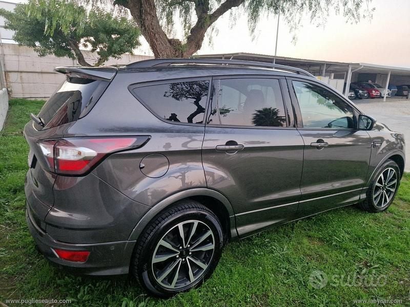 Usata Ford Kuga ST-Line 120 CV (88 kW) 2017 Grigio SUV