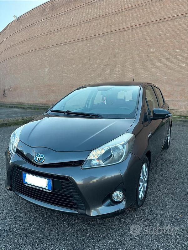 Usata Toyota Yaris 2012 Grigio Utilitaria