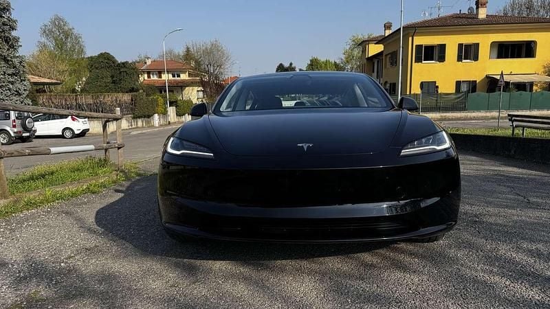 Nero Usata 2023 Tesla Model 3 Standard Range Berlina | 31.800 € (Cara) - Immagine 1/4