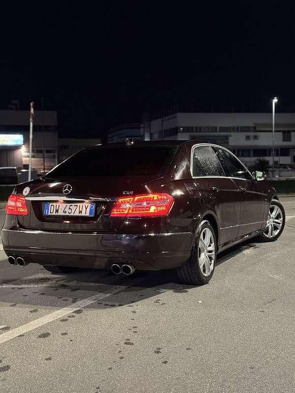 Usata 2009 Mercedes E350 Avantgarde Tre volumi | 9500 € - Immagine 1/4