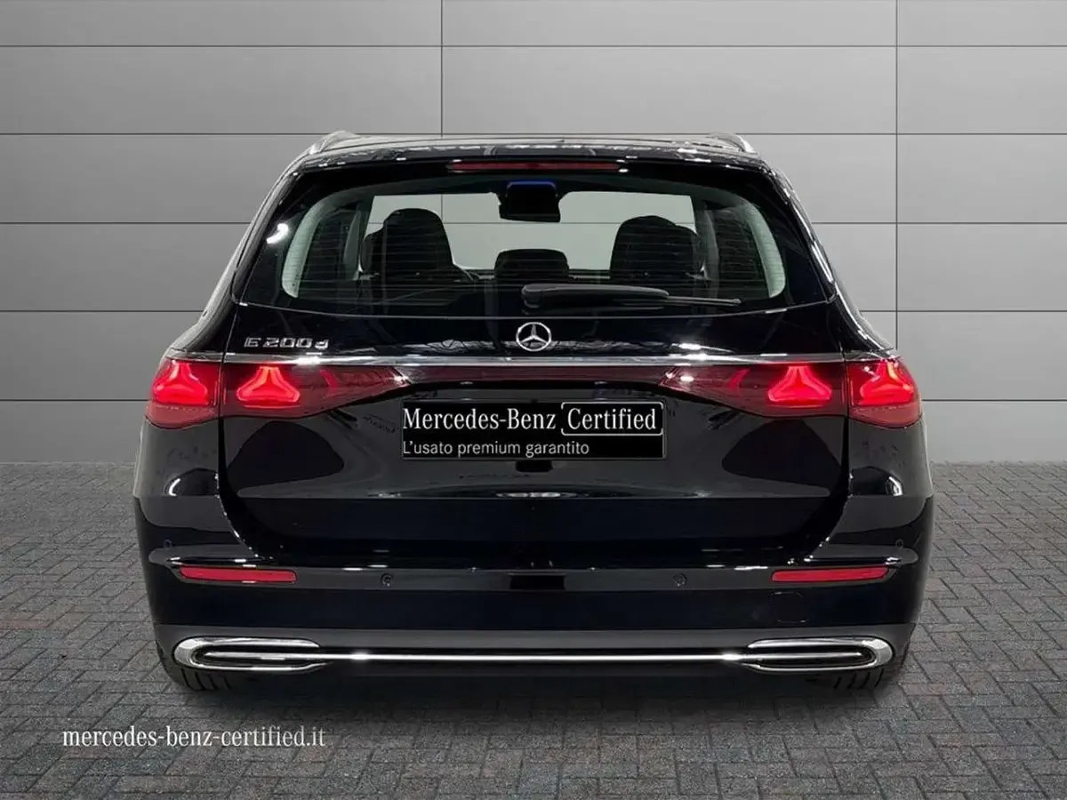 Usata Mercedes E200 Advanced 163 CV (119 kW) 2025 Nero Station wagon