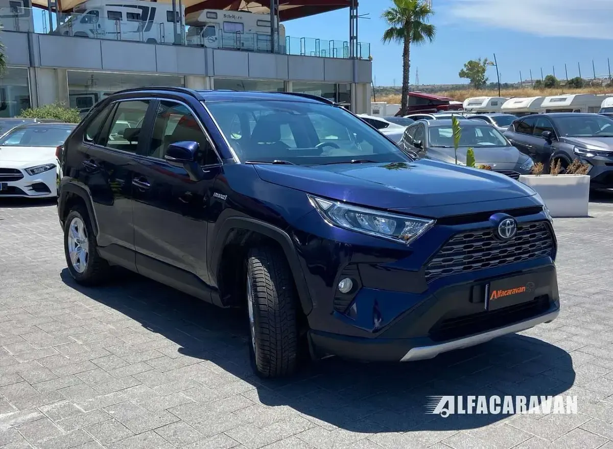 Usata Toyota RAV4 Hybrid Active 178 CV (130 kW) 2022 Blu/azzurro SUV