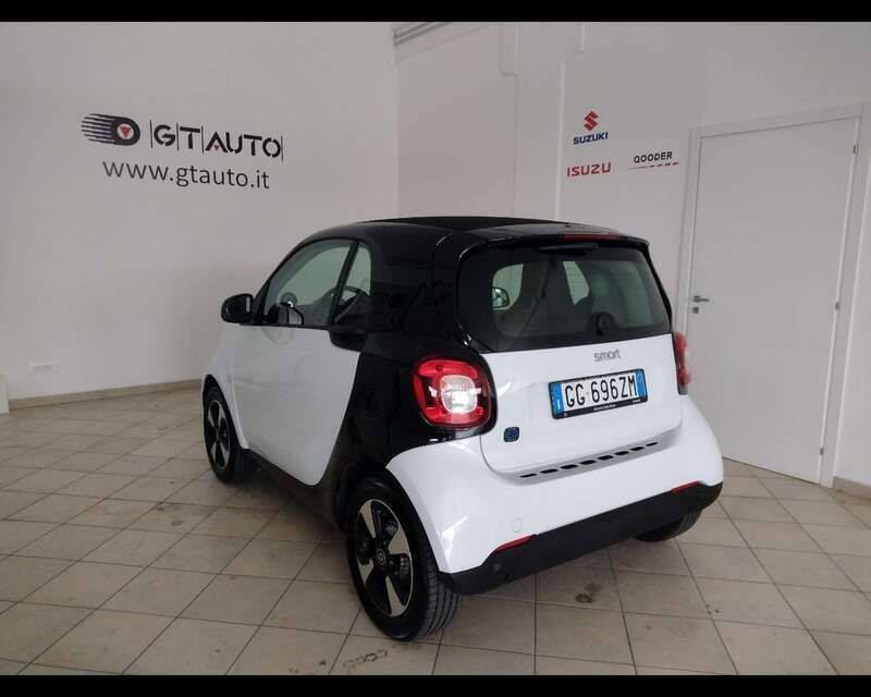 Usata Smart ForTwo Electric Drive Passion 41 kW (56 CV) 2021 Bianco tetto nero Coupé