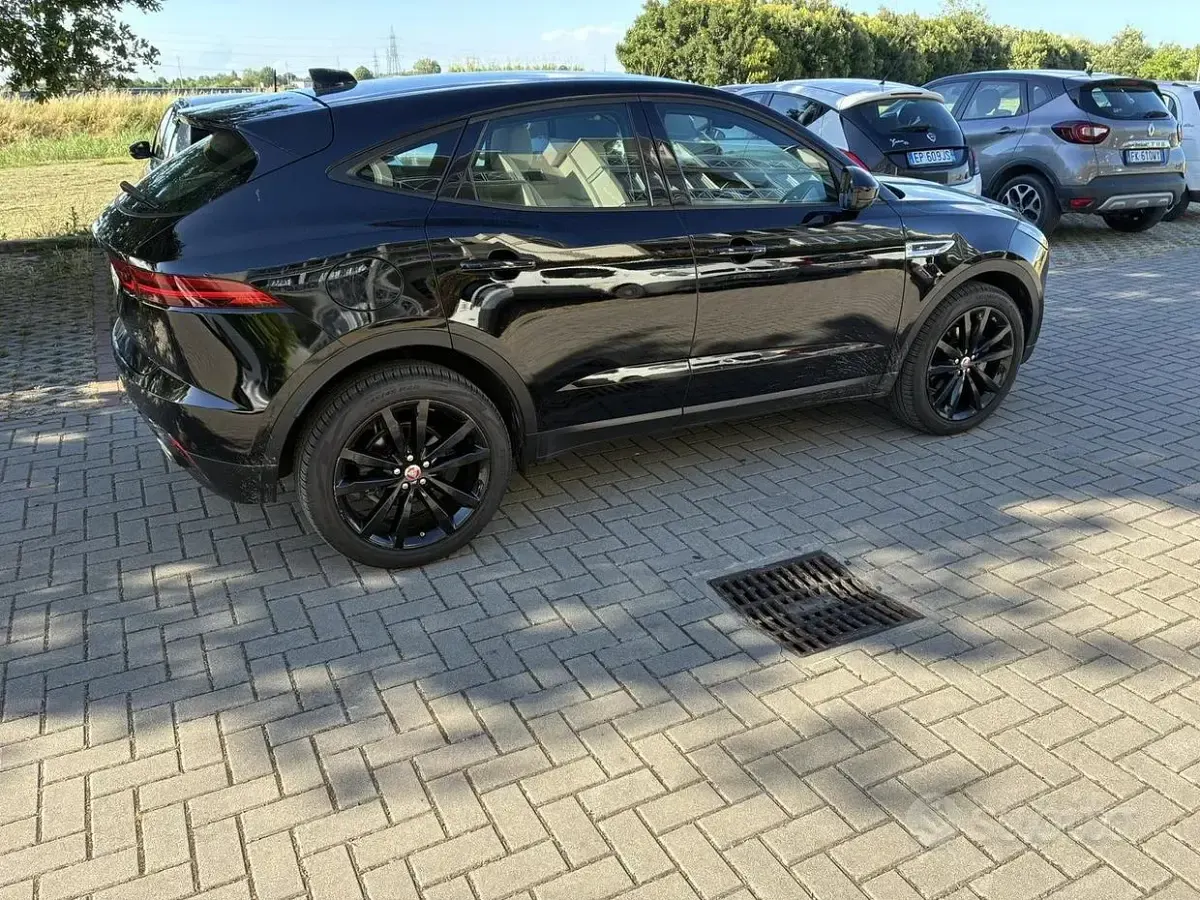 Usata Jaguar E-Pace 179 CV (131 kW) 2019 Nero SUV