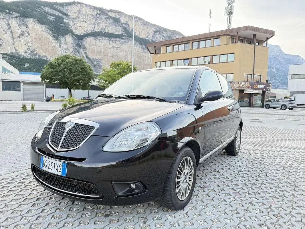Usata Lancia Ypsilon 80 CV (58 kW) 2008 Nero Utilitaria
