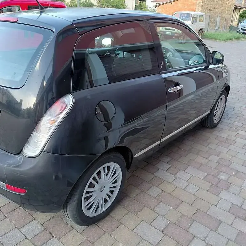 Usata Lancia Ypsilon 69 CV (50 kW) 2011 Utilitaria