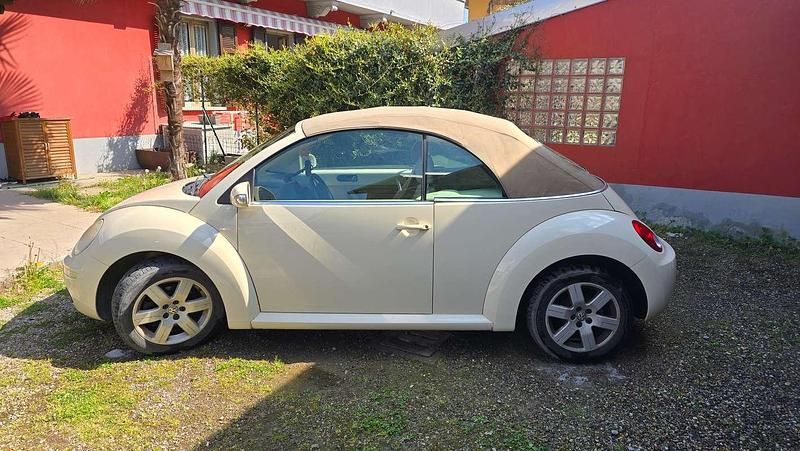 Usata VW New Beetle 102 CV (75 kW) 2008 Beige Utilitaria