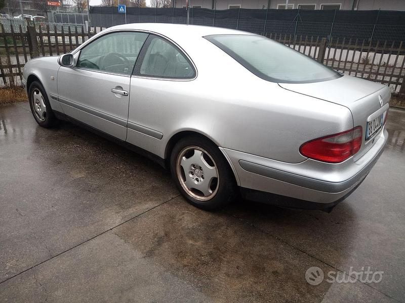 Usata Mercedes CLK200 258 CV (189 kW) 1999 Grigio Coupé