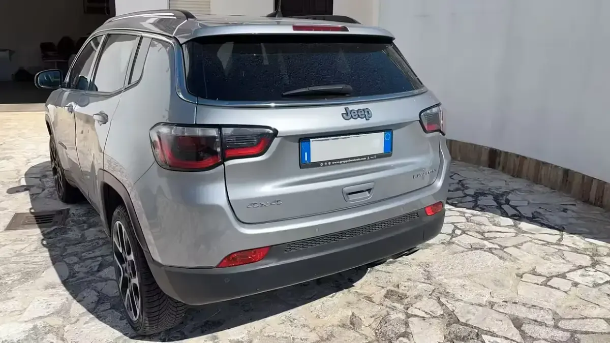Usata Jeep Compass Limited 140 CV (102 kW) 2018 Grigio SUV