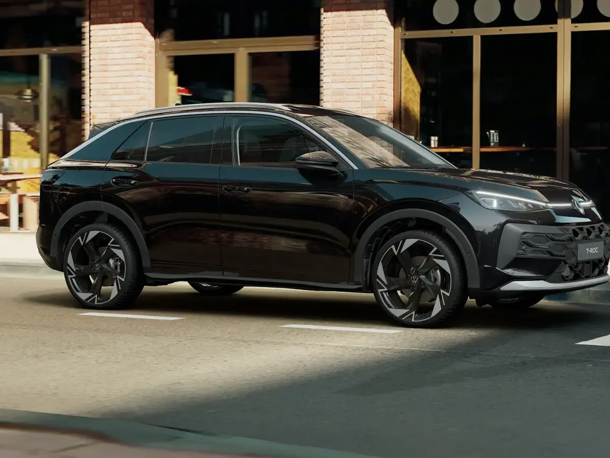 Nuova VW T-Roc Style 115 CV (84 kW) 2026 Grenadill black metallizzato SUV