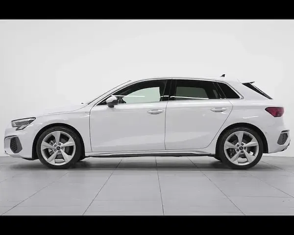 Usata Audi A3 S-Line 150 CV (110 kW) 2024 Bianco ghiaccio metallizzato Berlina